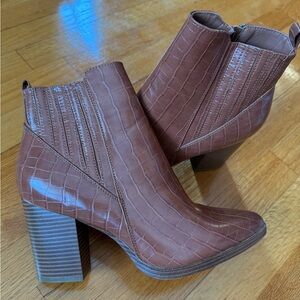 TOP Moda Brown Ankle Booties with Chic Design